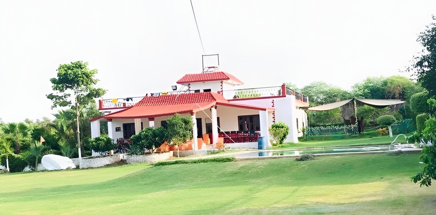 FS9015 4BHK Farmhouse in Gurgaon