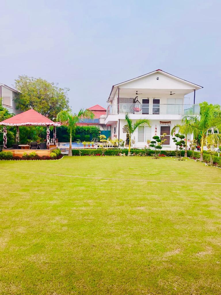 FS-8007 4 BHK Farmhouse