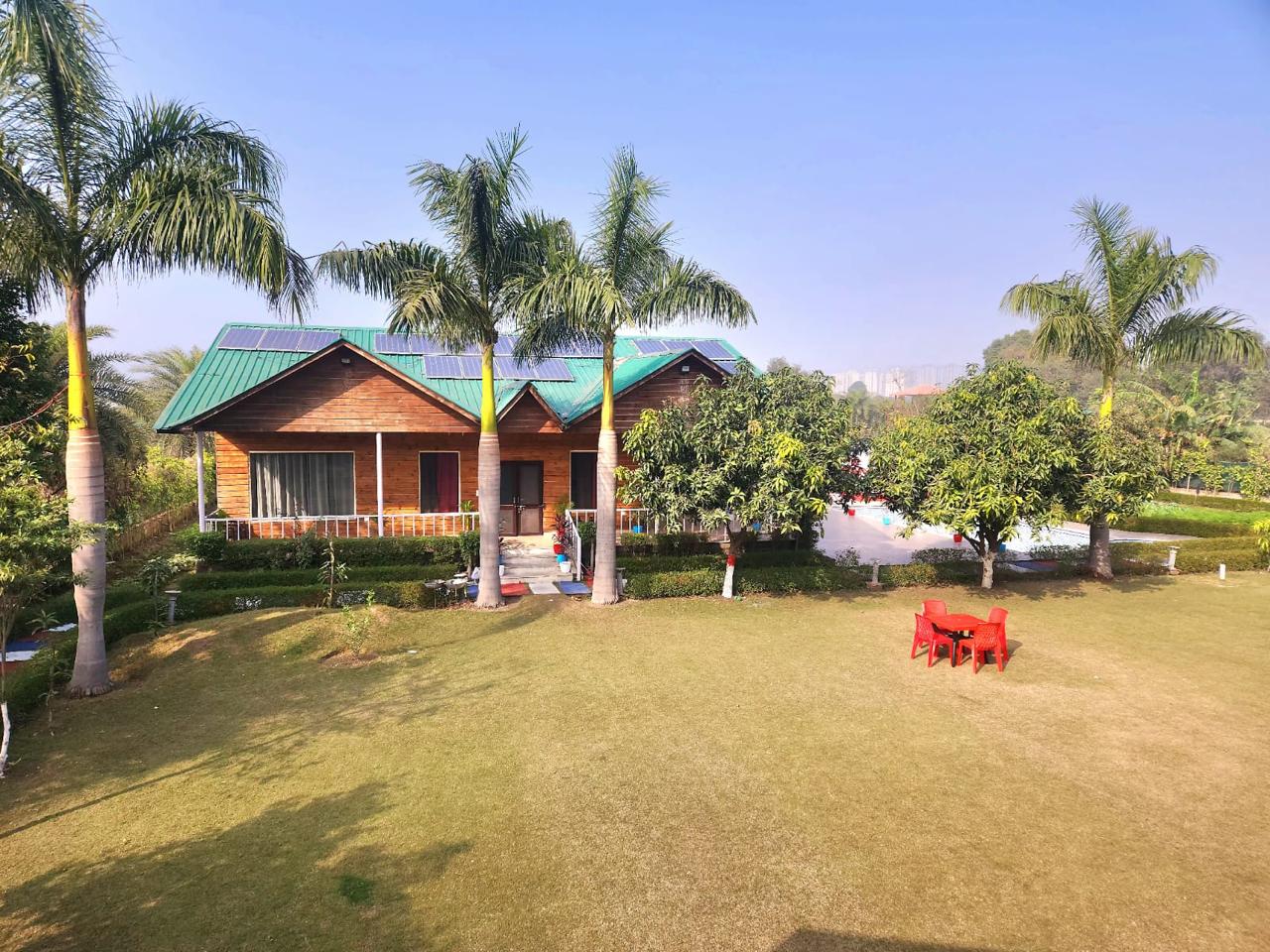 FS-8005 4BHK Farmhouse